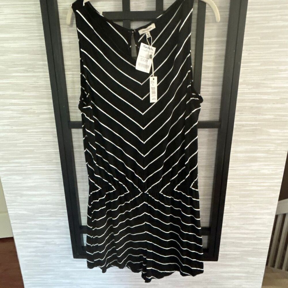NWT Max Studio Marshalls black white Chevron super soft cute classic  romper sho